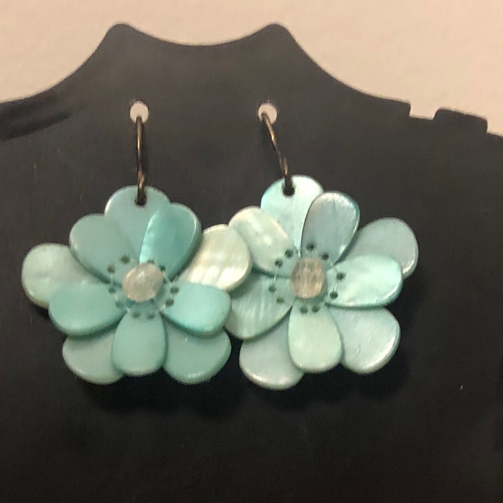 Vintage Mother-of-Pearl Blue Green Flower Earrings